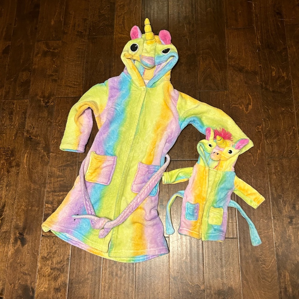 Little girl’s 7/8 and 18” baby doll matching bath robes.